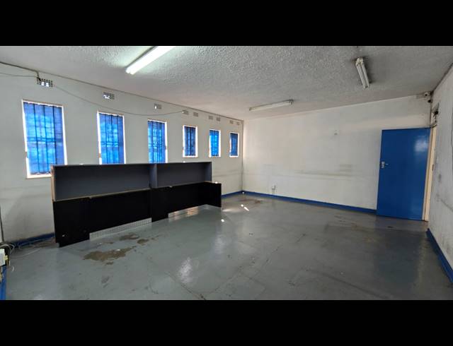 1,772M² WAREHOUSE FOR SALE IN SEBENZA